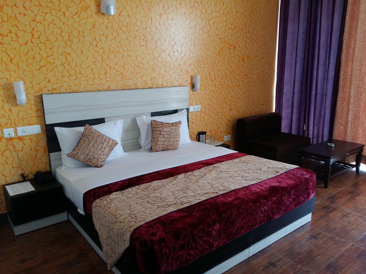 Kasauli Continental Resort Экстерьер фото